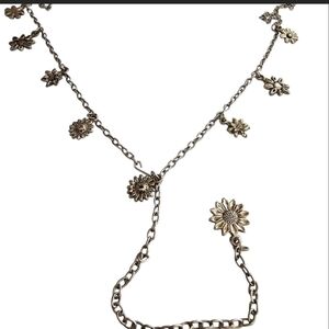 Elegant Silver Floral Necklace